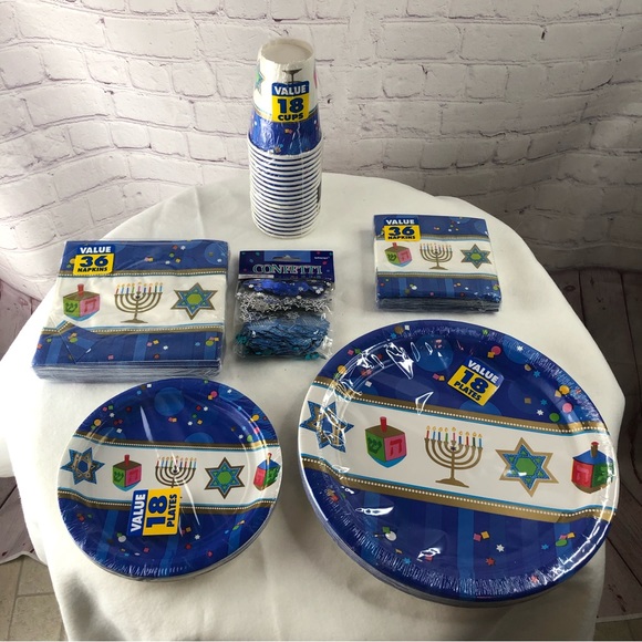 Hanukkah Celebrations Chanukah Party Plates Napkins Cups Confetti Serves 18 NEW - Picture 1 of 12